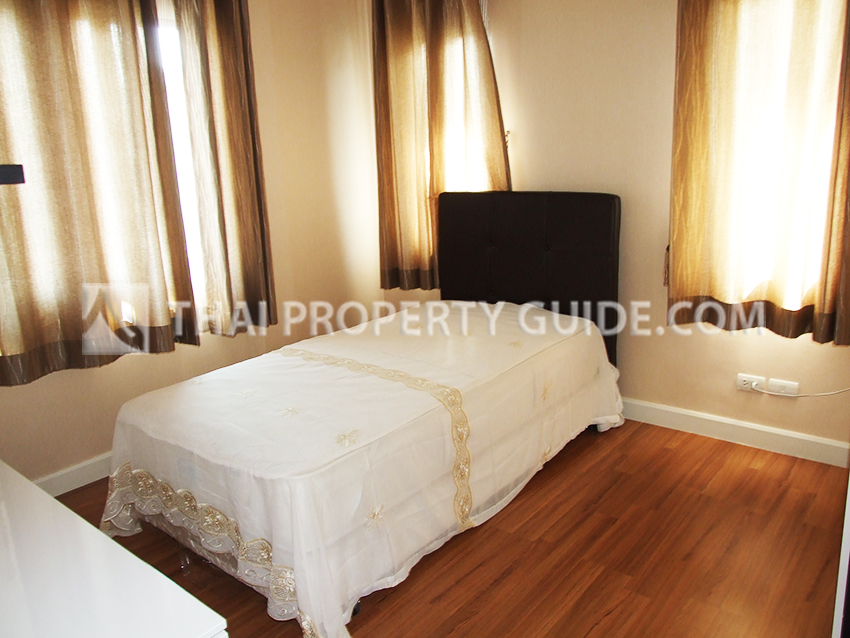 House with Shared Pool in Bangnatrad 