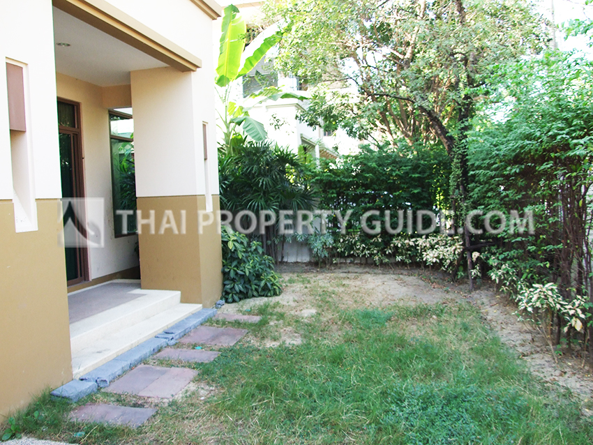 House with Shared Pool in Bangnatrad 