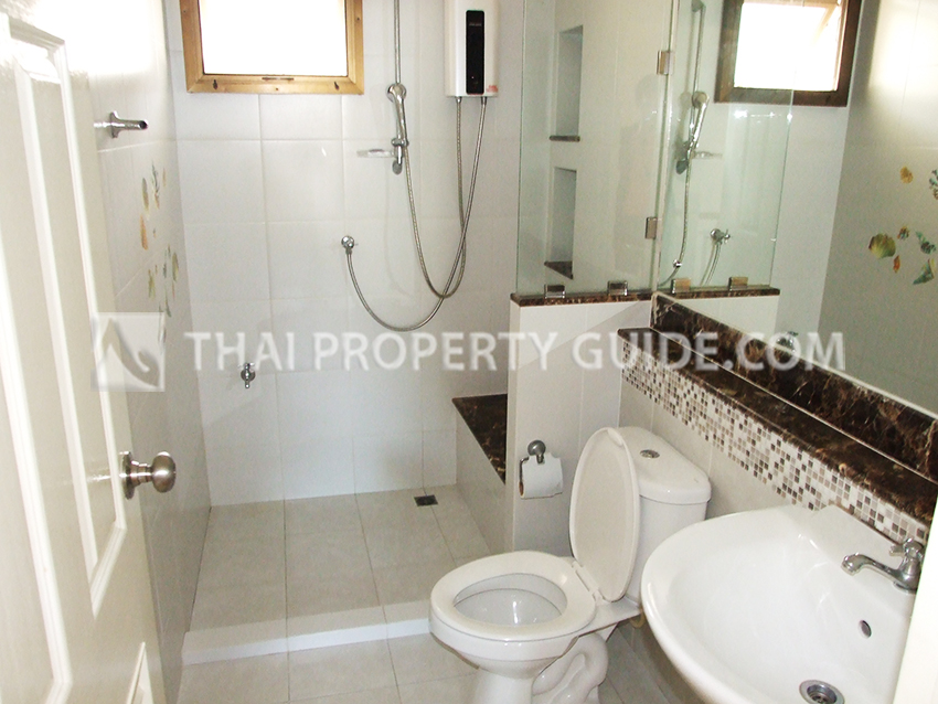 House with Shared Pool in Bangnatrad 