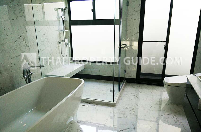 House with Shared Pool in Bangnatrad 