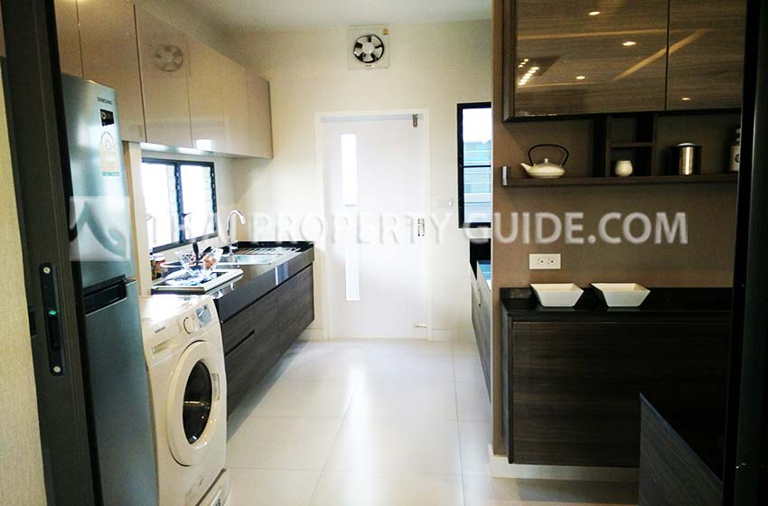 House with Shared Pool in Bangnatrad 