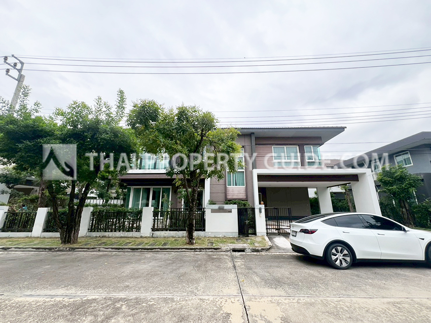 House with Shared Pool in Bangnatrad 