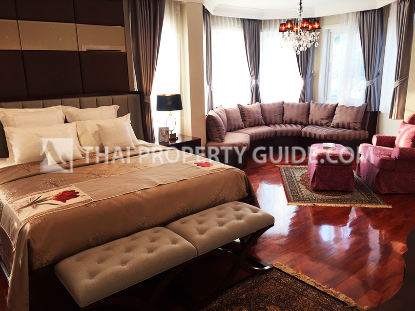 House with Shared Pool in Bangnatrad 
