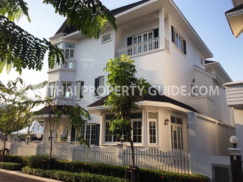 House with Shared Pool in Bangnatrad 