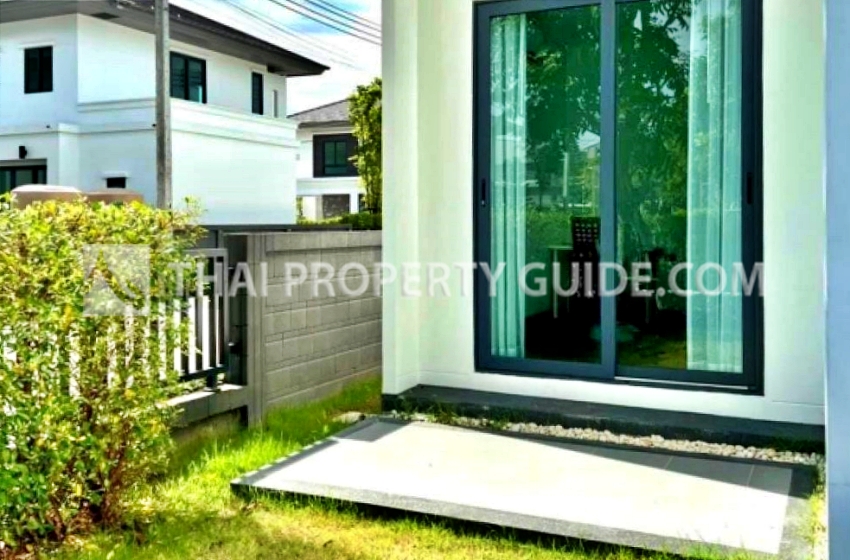House with Shared Pool in Bangnatrad 