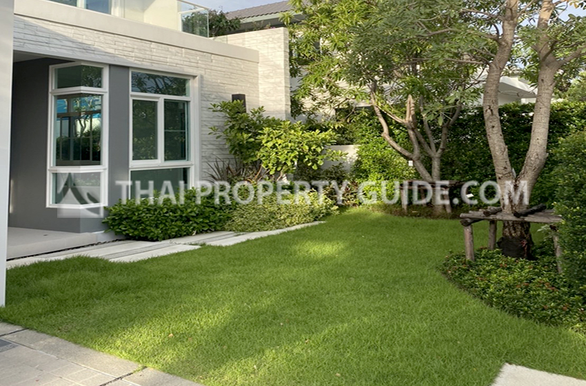 House with Shared Pool in Bangnatrad 