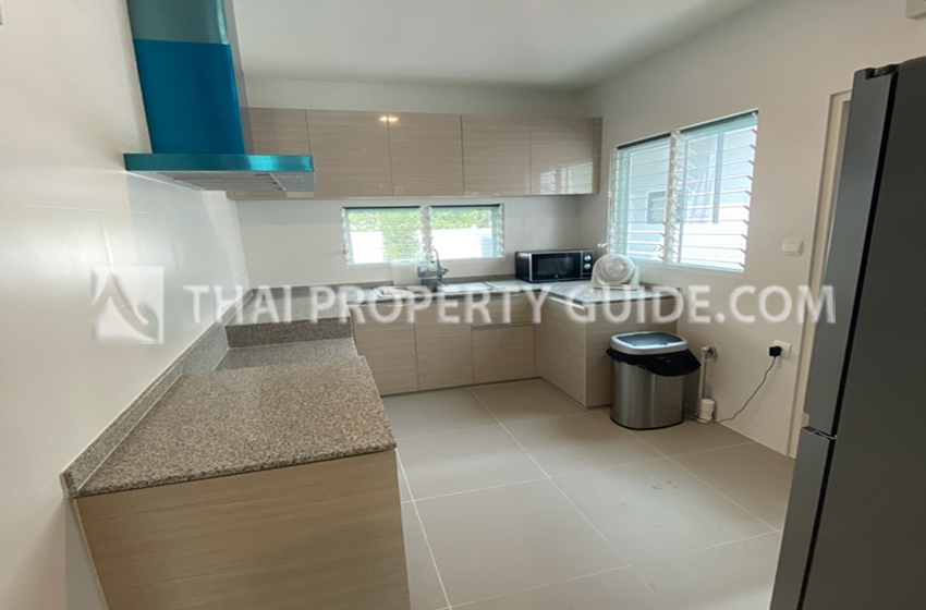 House with Shared Pool in Bangnatrad 