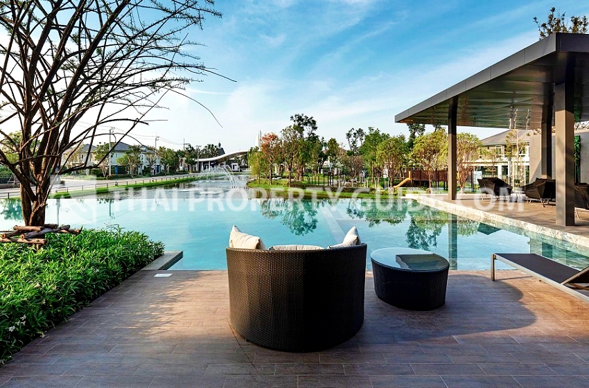 House with Shared Pool in Bangnatrad 