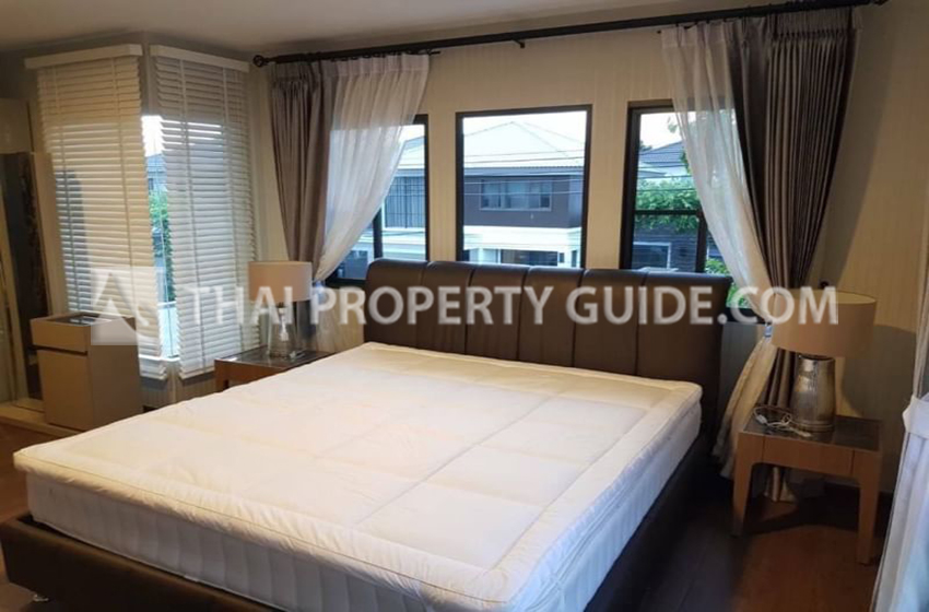 House with Shared Pool in Bangnatrad 