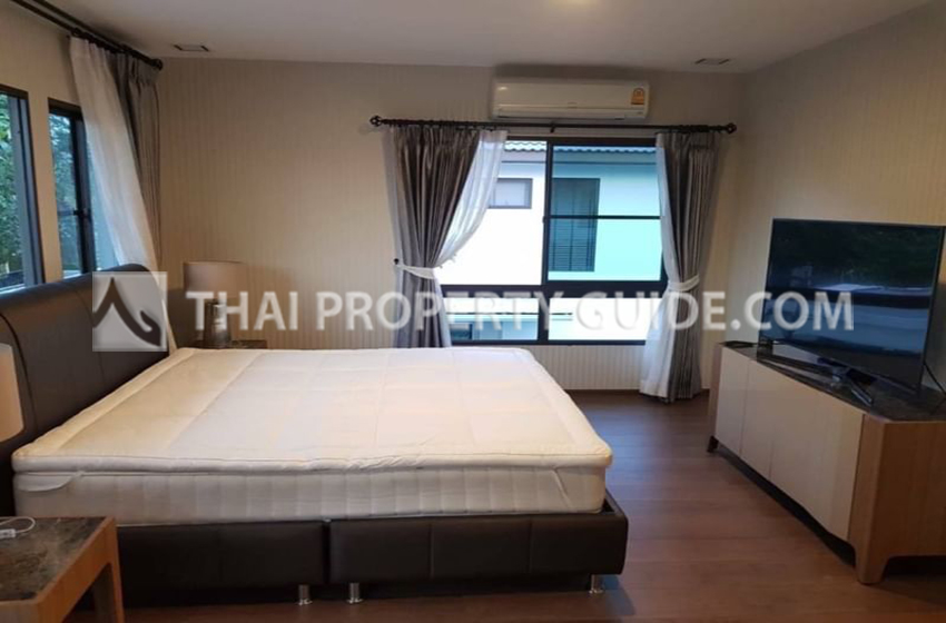 House with Shared Pool in Bangnatrad 