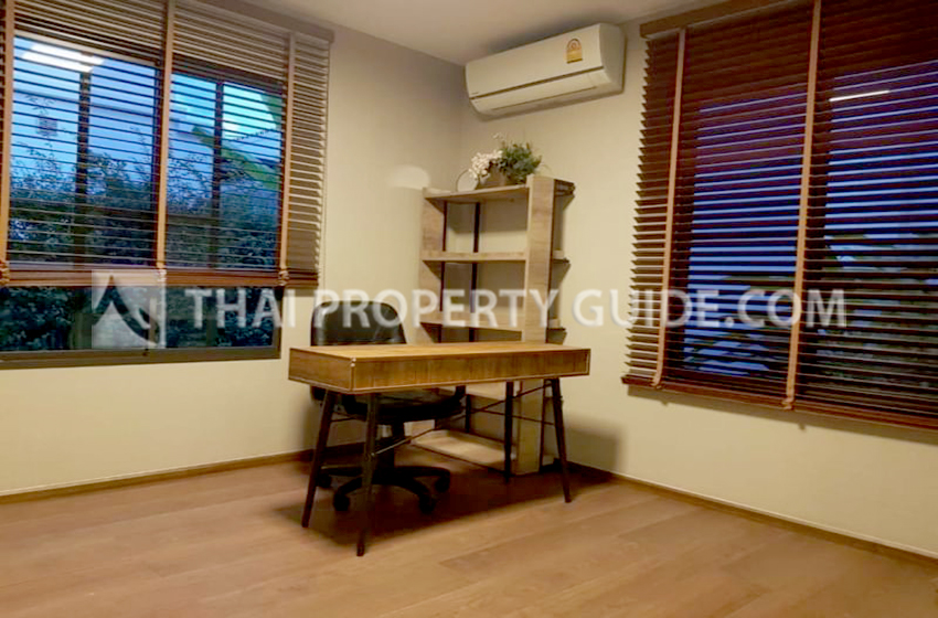 House with Shared Pool in Bangnatrad 