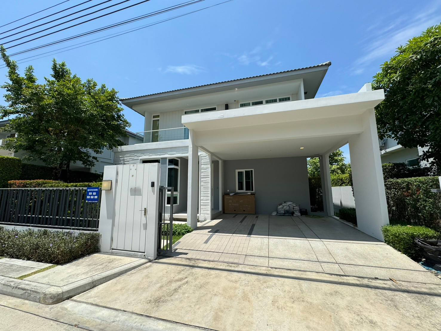 House with Shared Pool for rent in Bangnatrad (near Bangkok Patana School)