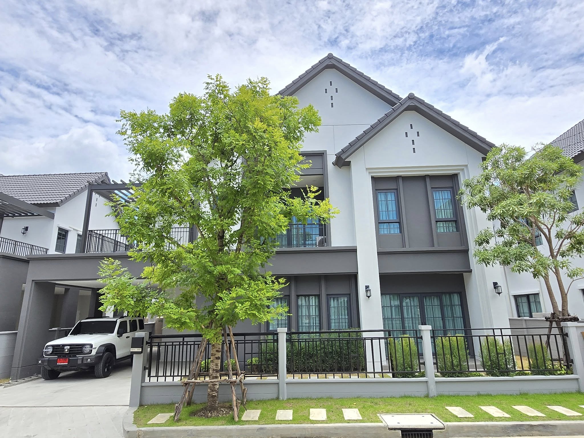 House with Shared Pool for rent in Bangnatrad (near Bangkok Patana School)