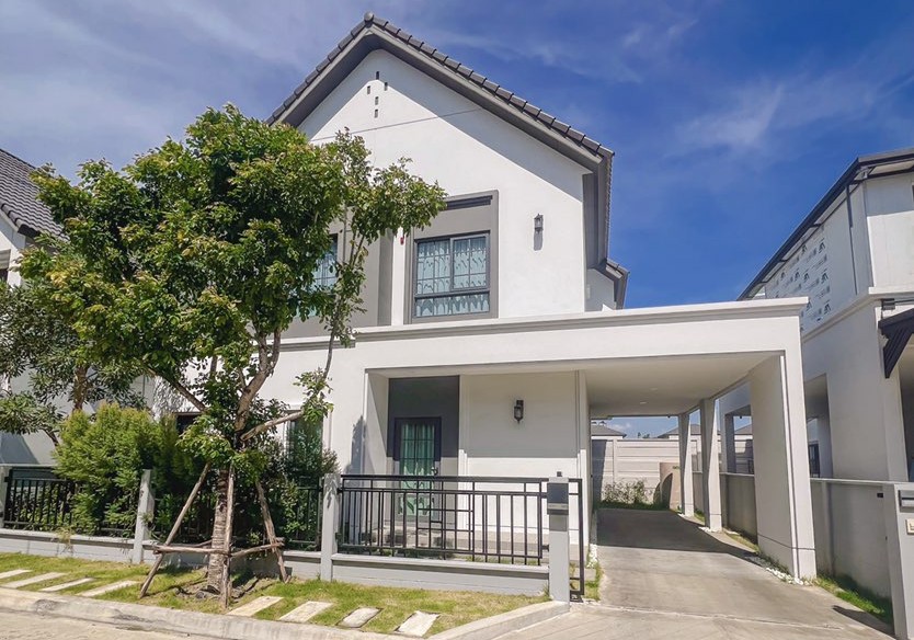 House with Shared Pool for rent in Bangnatrad (near Bangkok Patana School)