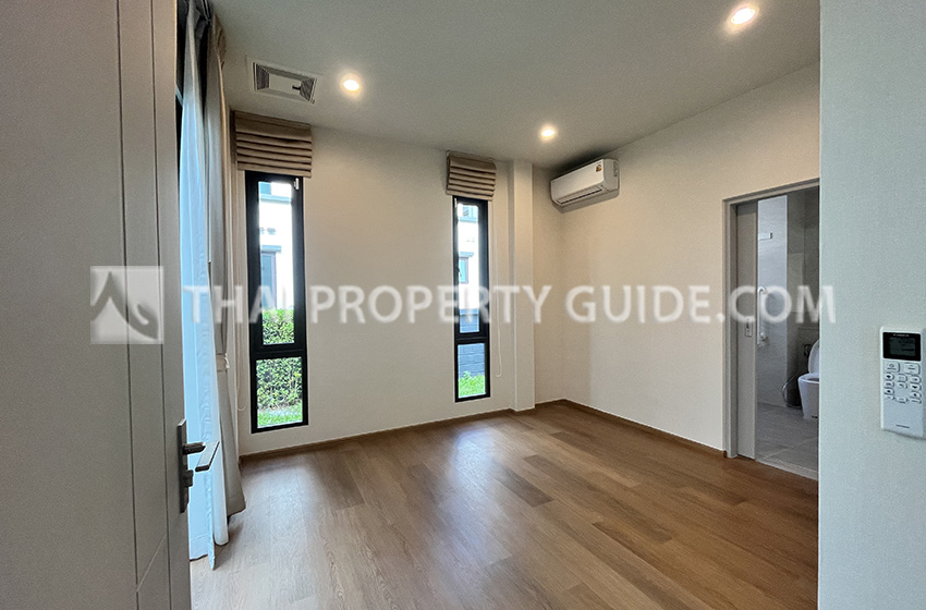 House with Shared Pool in Bangnatrad 