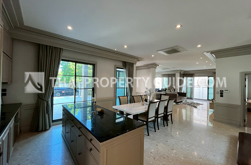 House with Shared Pool in Bangnatrad 