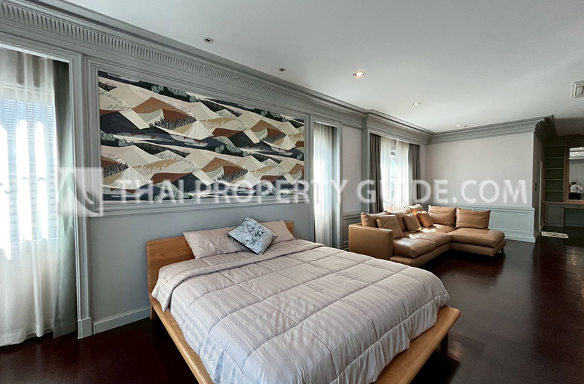 House with Shared Pool in Bangnatrad 