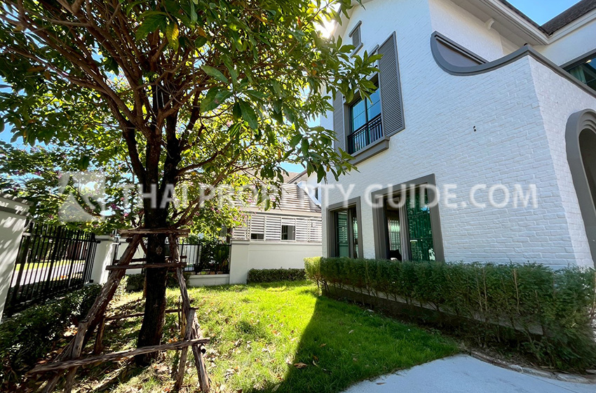 House with Shared Pool in Bangnatrad 