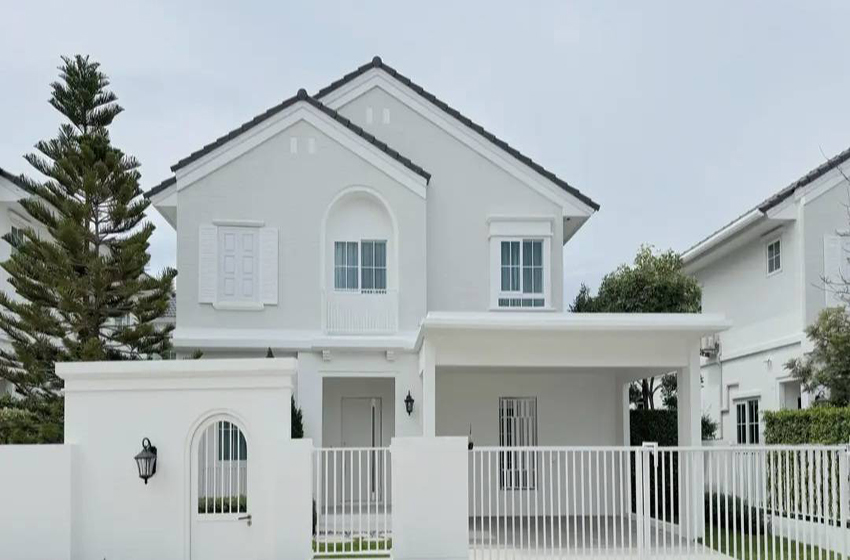 House with Shared Pool for rent in Bangnatrad