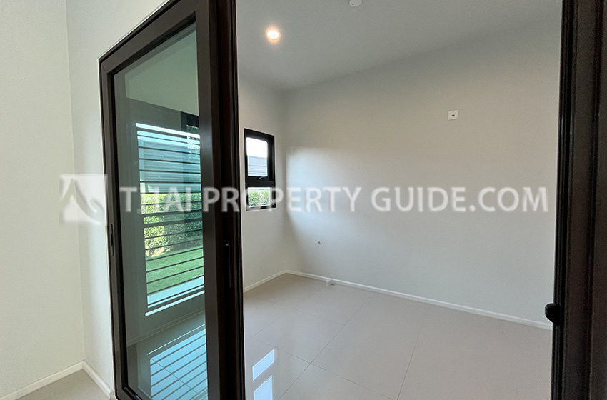 House with Shared Pool in Bangnatrad 