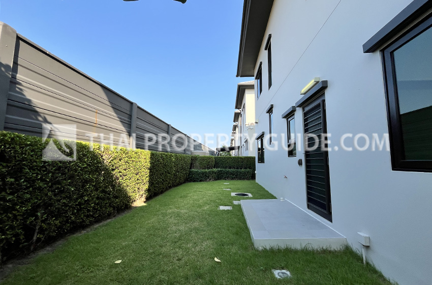 House with Shared Pool in Bangnatrad 