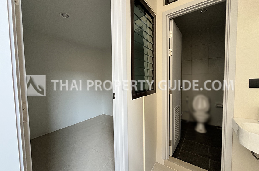 House with Shared Pool in Bangnatrad 