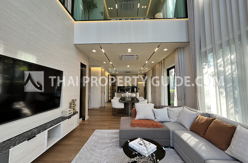 House with Shared Pool in Bangnatrad 