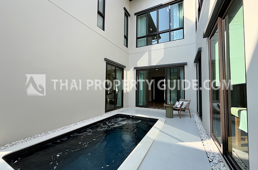 House with Shared Pool in Bangnatrad 
