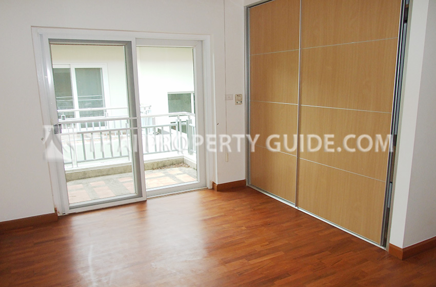 House with Shared Pool in Chaengwattana 