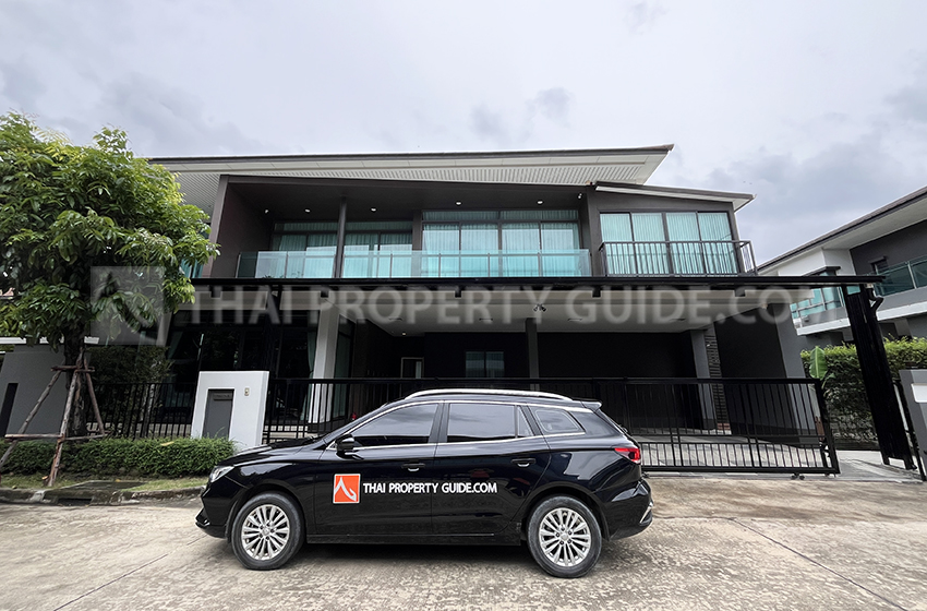 House with Shared Pool for rent in Krung Thep Kritha