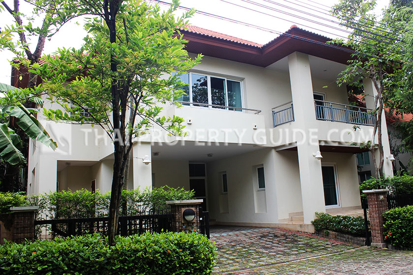House with Shared Pool in Nichada Thani 