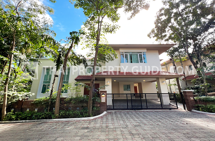 House with Shared Pool in Nichada Thani 