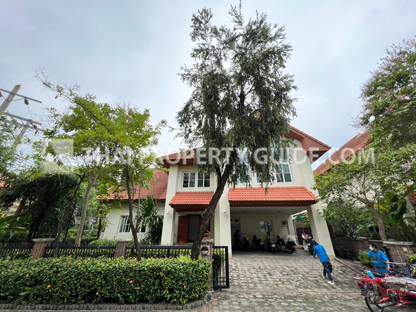 House with Shared Pool in Nichada Thani