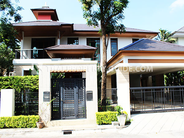House with Shared Pool in Pattanakarn 