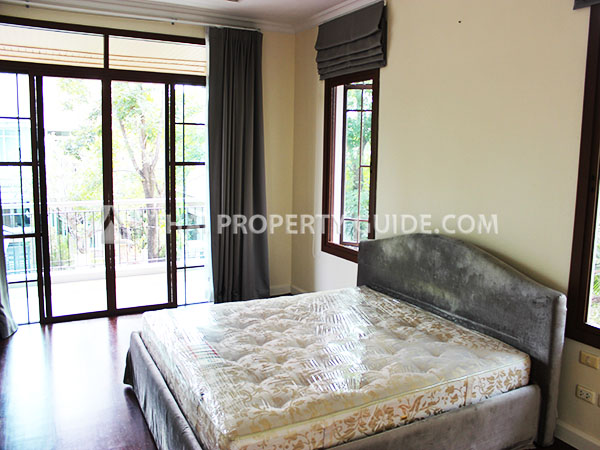 House with Shared Pool in Pattanakarn 