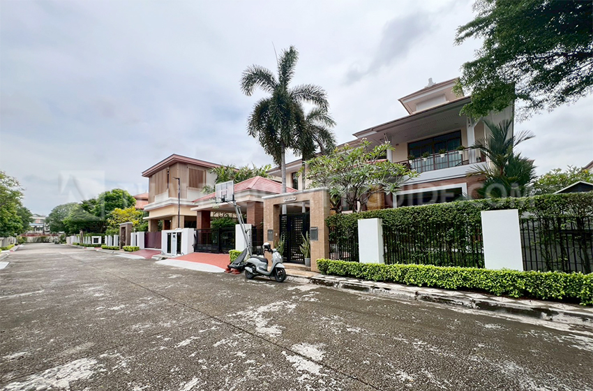 House with Shared Pool in Pattanakarn 