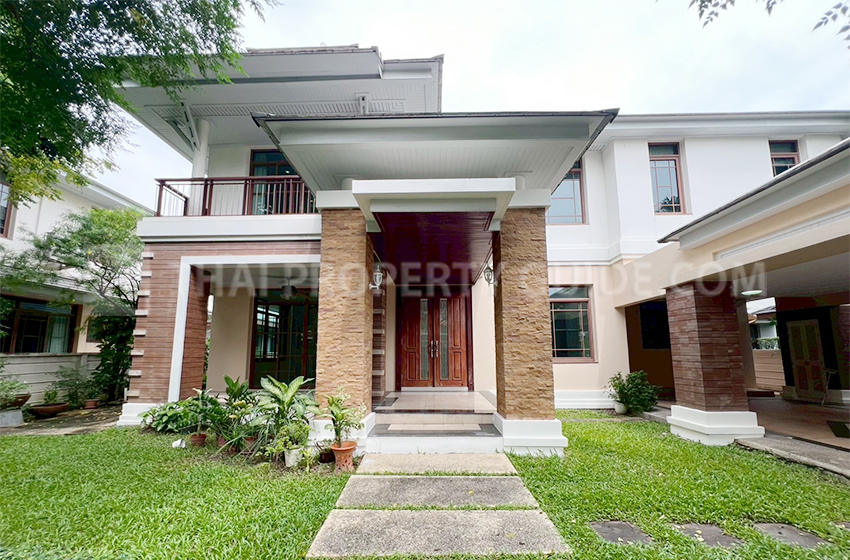 House with Shared Pool in Pattanakarn 