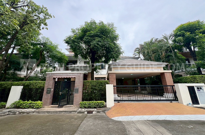 House with Shared Pool in Pattanakarn 