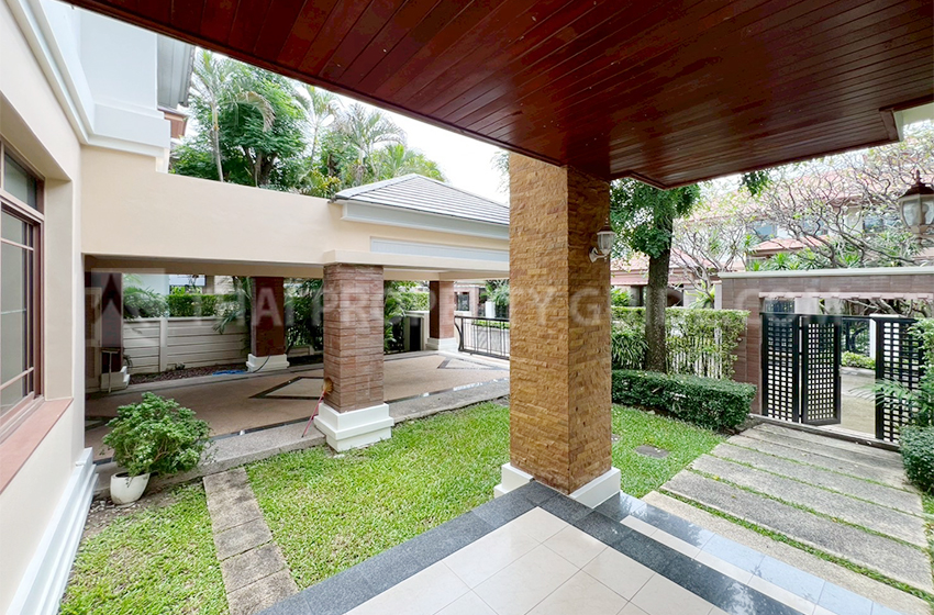 House with Shared Pool in Pattanakarn 