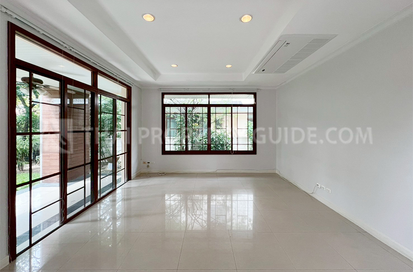 House with Shared Pool in Pattanakarn 