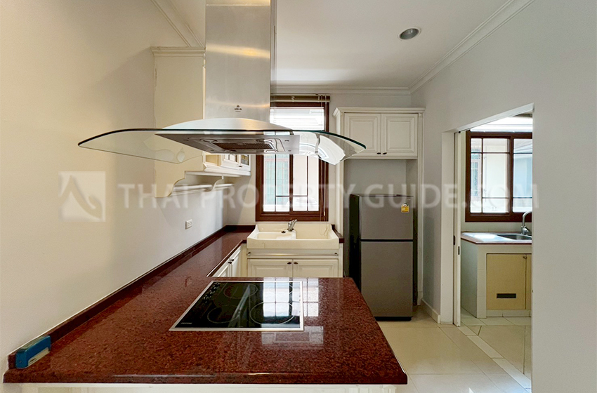 House with Shared Pool in Pattanakarn 