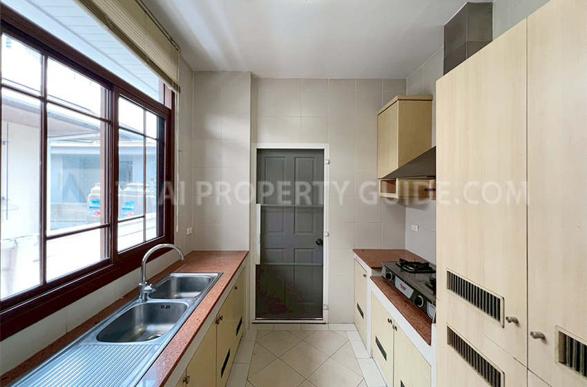 House with Shared Pool in Pattanakarn 