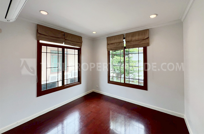 House with Shared Pool in Pattanakarn 