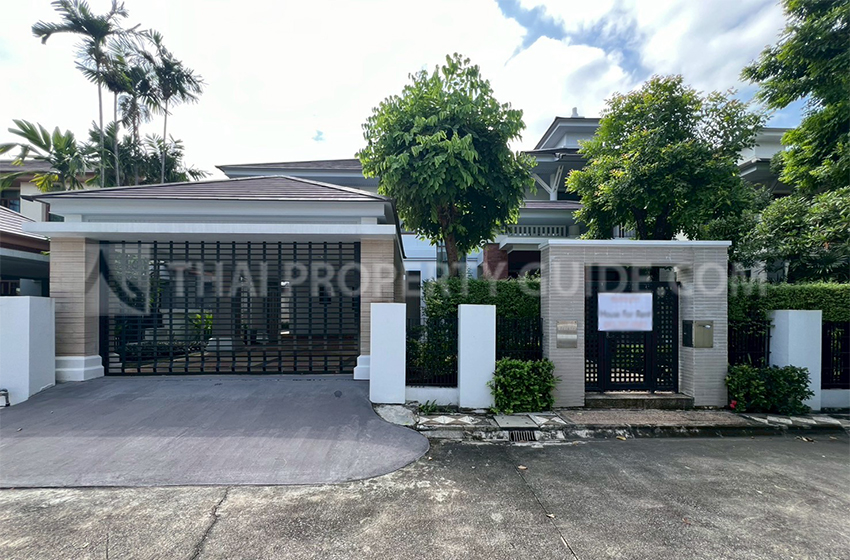 House with Shared Pool in Pattanakarn 