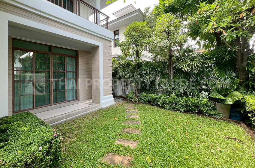 House with Shared Pool in Pattanakarn 