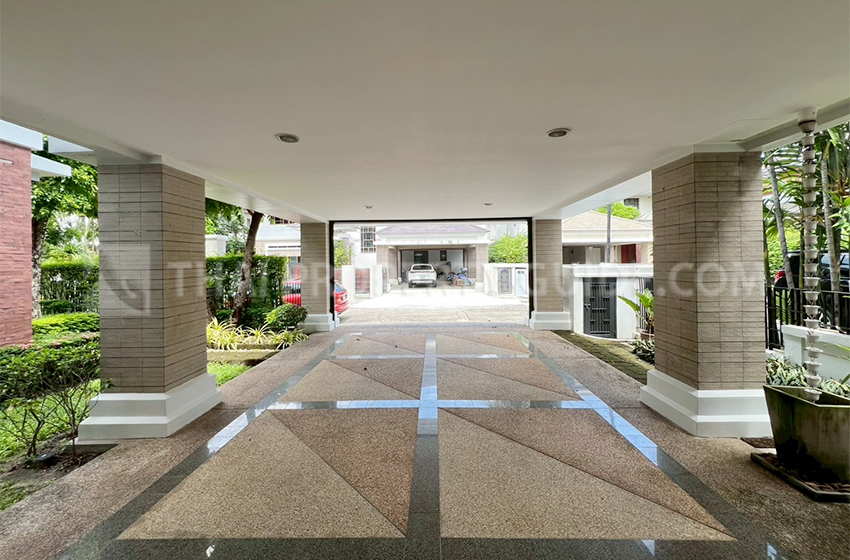 House with Shared Pool in Pattanakarn 