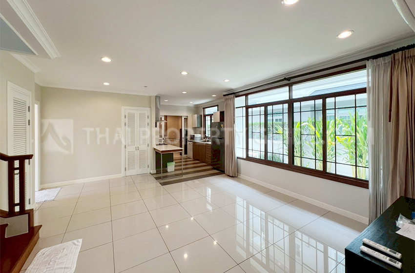 House with Shared Pool in Pattanakarn 