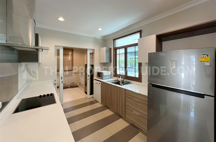 House with Shared Pool in Pattanakarn 