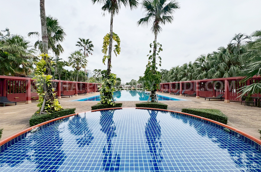 House with Shared Pool in Pattanakarn 