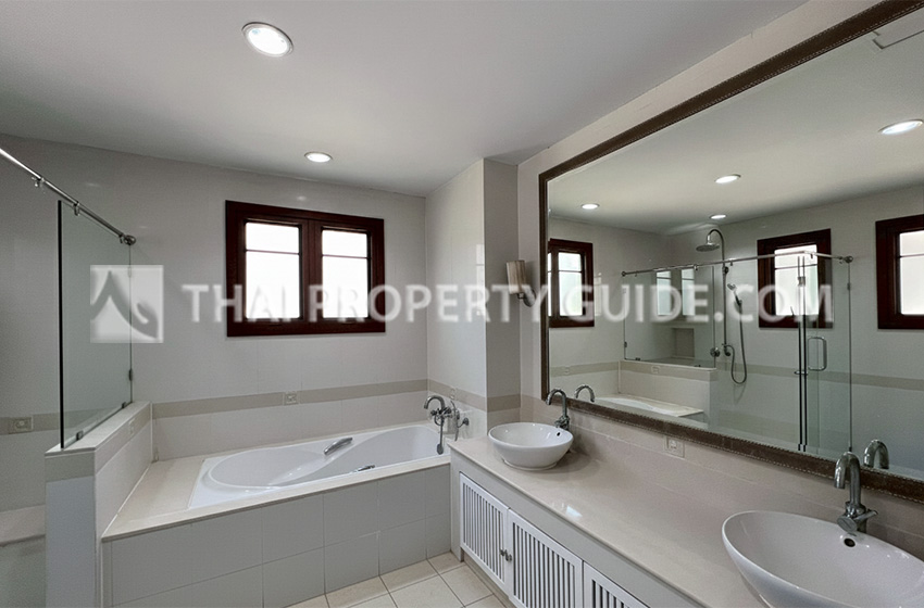 House with Shared Pool in Pattanakarn 